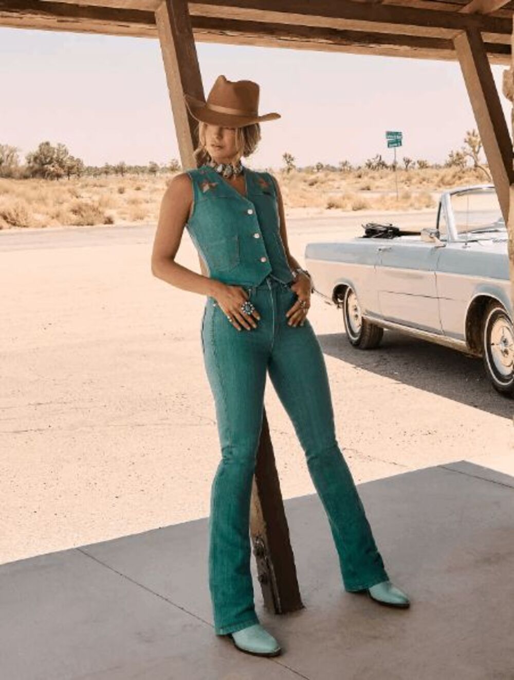 Lainey Wilson x Wrangler Women's Boothuggers Jeans Turquoise Size 3/4x34 NEW